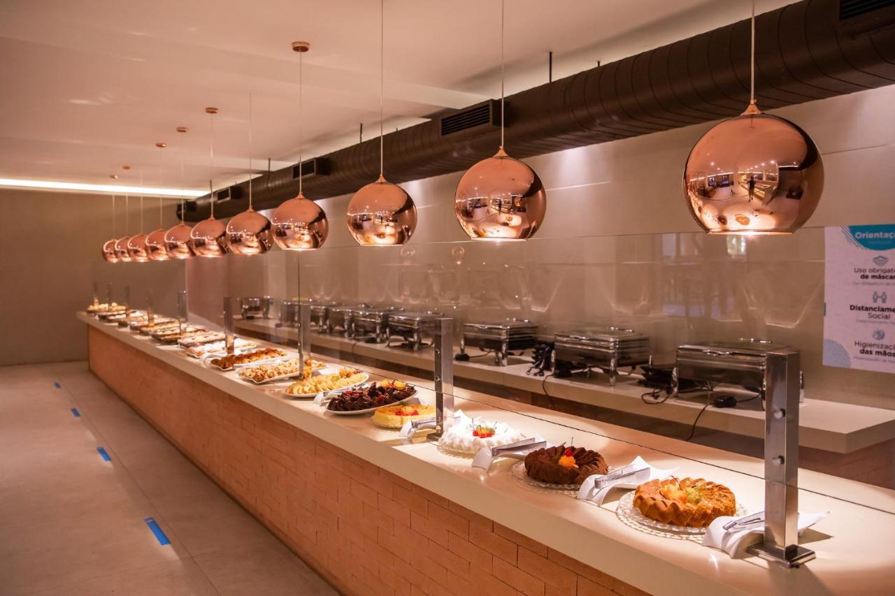 La Torre Resort All Inclusive Porto Seguro Bagian luar foto The buffet at the lounge